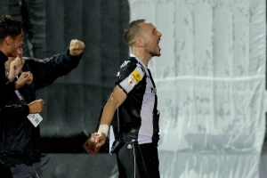 TVITOVI - Navijači Partizana podsećaju: "Leverkusen, who!?"